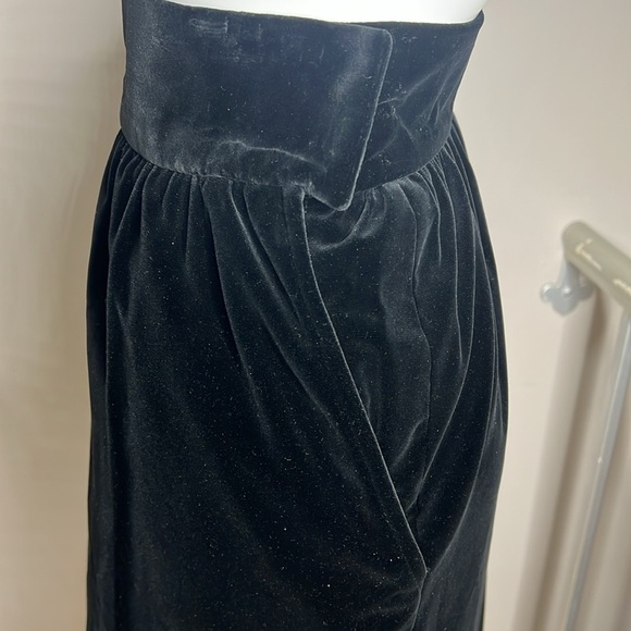 Yves Saint Laurent YSL Sz 34 US 4 Knee Length Black Velvet Pencil Skirt Pockets - Picture 8 of 11